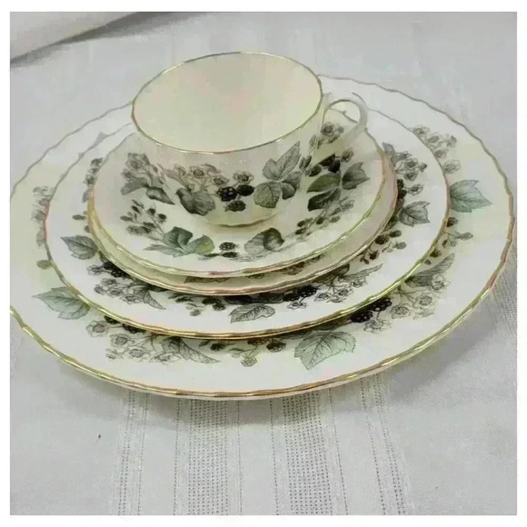 5 Pc Place Setting-Royal Worcester- "Lavinia" Z 2821 - Picture 3 of 3